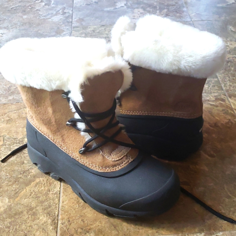 Excellent Condition Sorel Boots  insulated faux fur leather top waterproof base